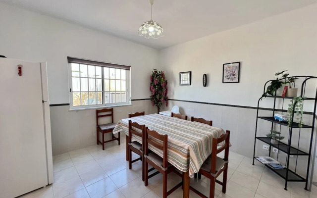 Pêra Stylish Villa With Pool by Homing