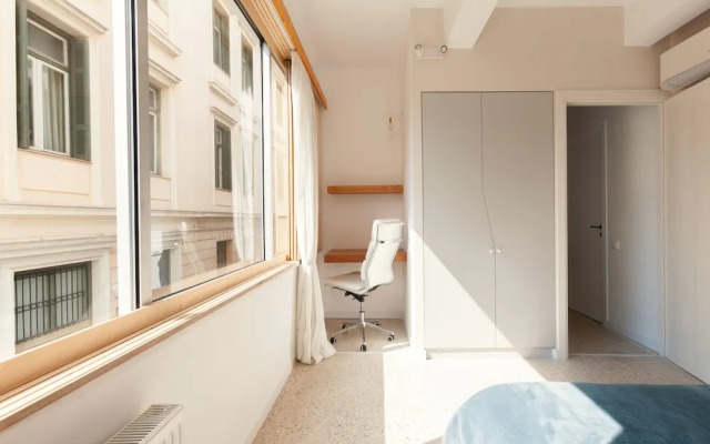 The Marble Suites, PLAKA