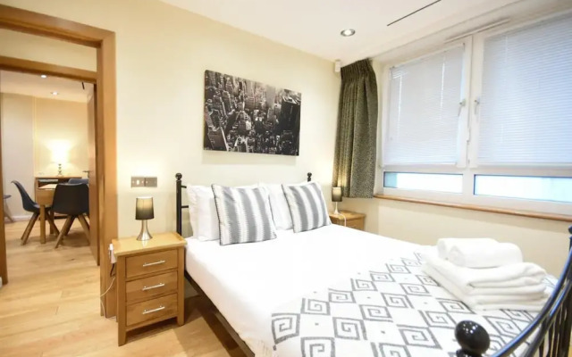 2-bedroom Tower Bridge Apartment Private Terrace for 6, London
