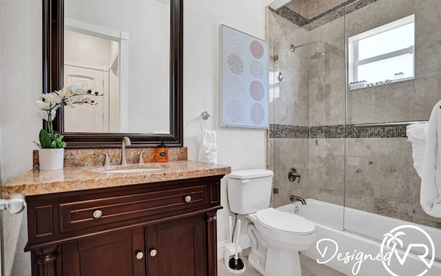 8-BR with Pool & Mini-golf & Soccer