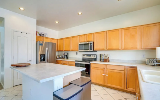 Pet-friendly Surprise Home w/ Yard & Grill Area