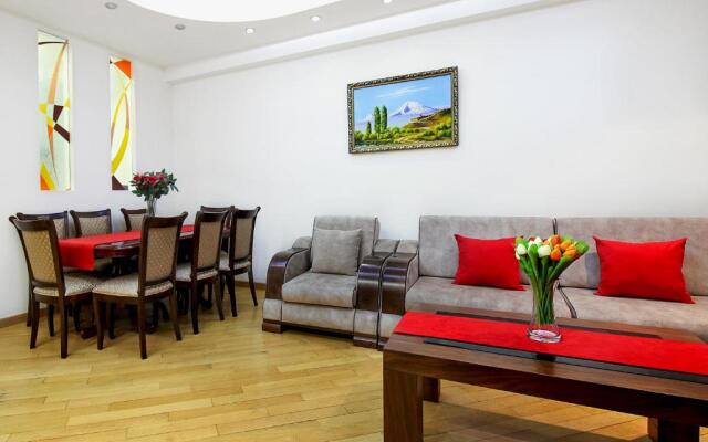 3 Bedroom Apartment near Republic Square