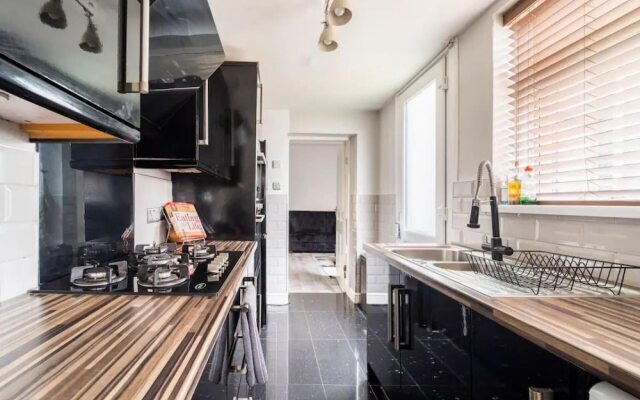 House With Modern Interior, Conveniently Located
