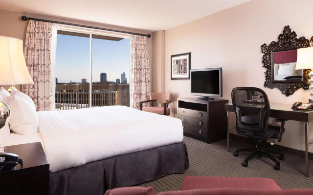 DoubleTree by Hilton Raleigh Brownstone University