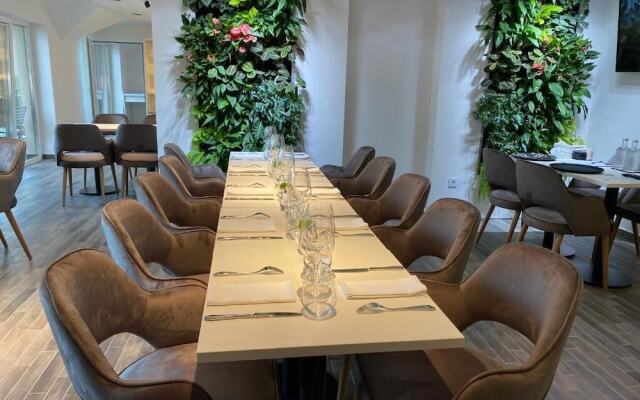 Kistücsök Food & Room