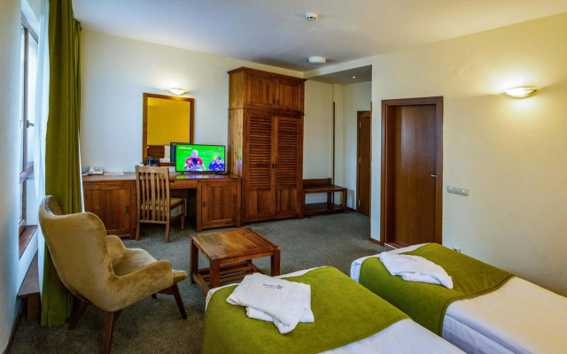 Yanakiev Club Hotel
