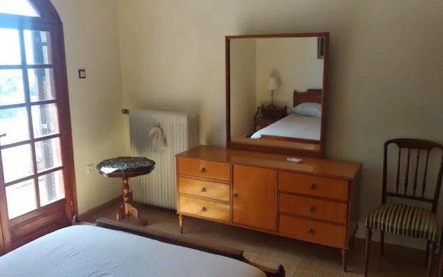Enjoy Seclusion at Peaceful Mountain Apartment