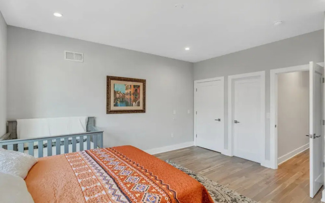 University City - Philadelphia 6 Bedroom Home by RedAwning