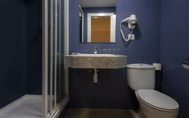 Yomo Hostal BCN Port