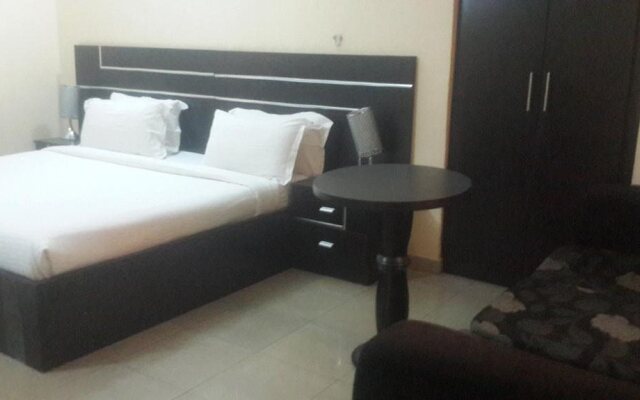 Pine Crest Exclusive Hotel & suite