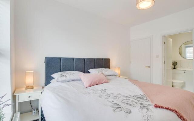 Drws Nesaf Cardiff Townhouse