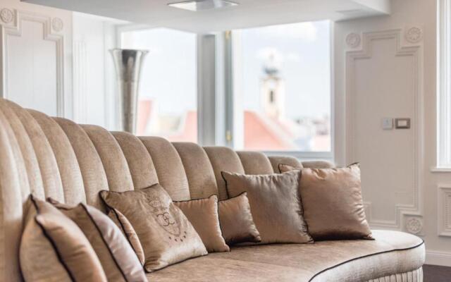 Enzo Capo Luxury Suites