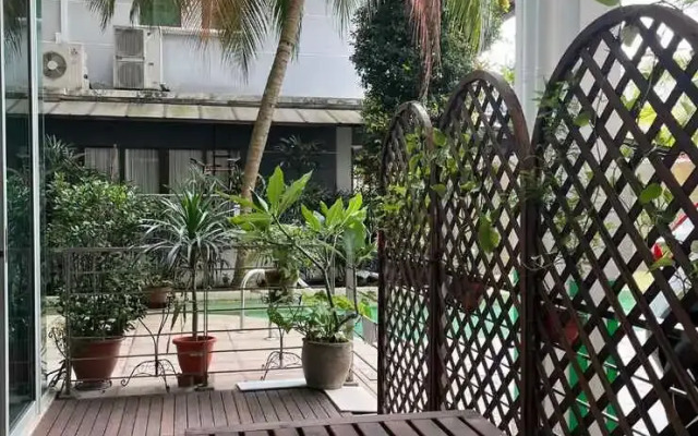 Master Bedroom in 3-bedroom Condo with Pool