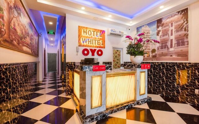 OYO 471 White 1 Hotel