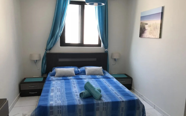 Sea View 2 Bed Apartment Close to Beach