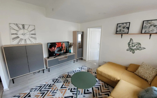 Lovely Apartment Near City Center (w/ Parking)