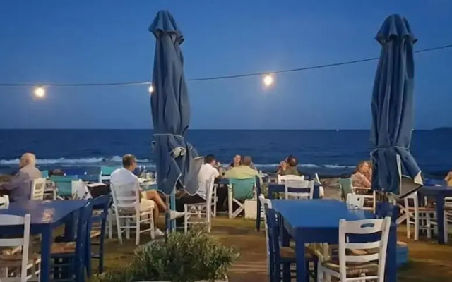 4 Seasons Beach Suites near Airport