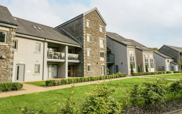 Watch Tree Apartment