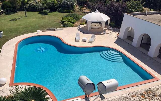 Villa piscina, campo calcetto, tennis, sauna m850