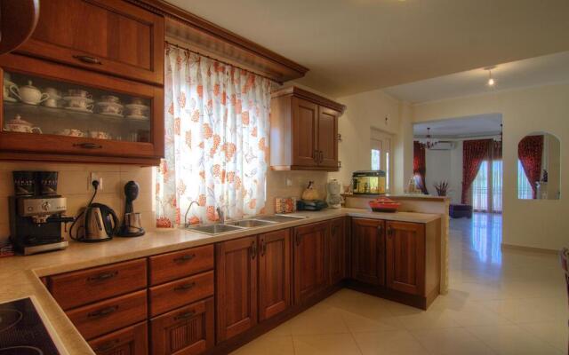 Eva & Dimitrios Villas, By ThinkVilla