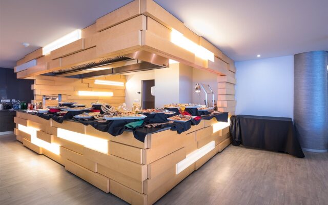 The Views Monumental