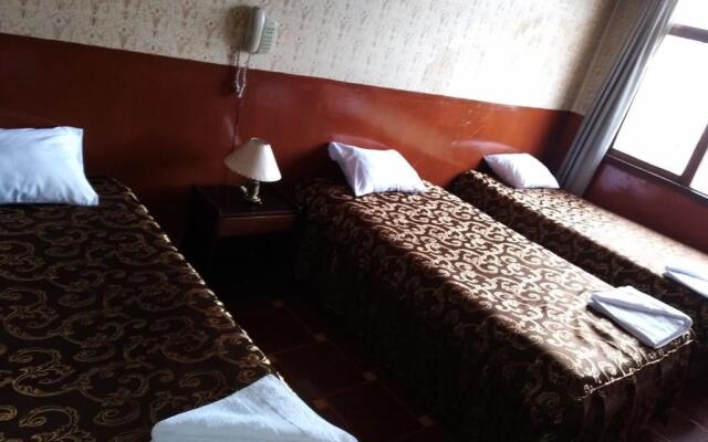 Alejandros Hotel