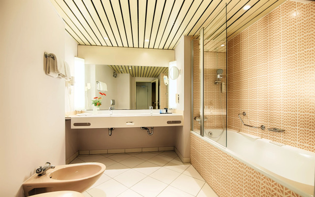 Отель The Q - Quadro City Hotel