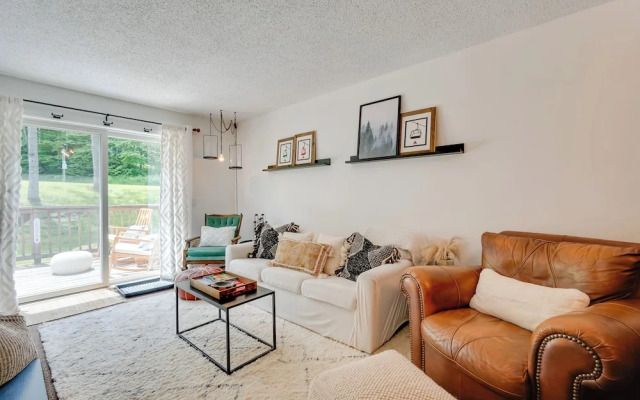 Ski-in/ski-out Magic Mountain Condo w/ Deck!