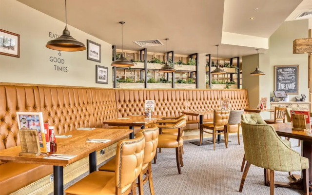 Premier Inn Milton Keynes - Willen Lake