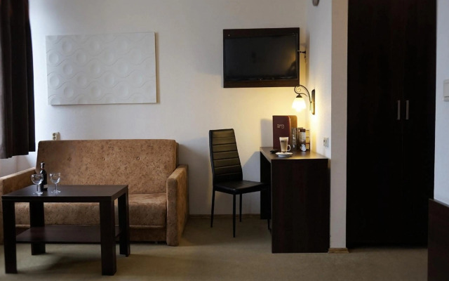 Hotel Rooms & Apartments POLARIS