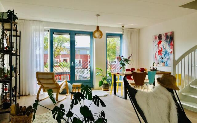 Canal House - Homestay