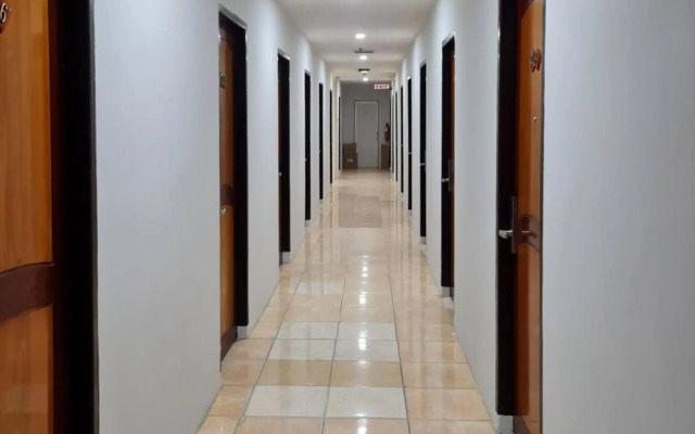 Reddoorz Plus Near Mall Nagoya Hill Batam 4