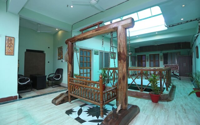 OYO Flagship 19120 The Classio Guest House