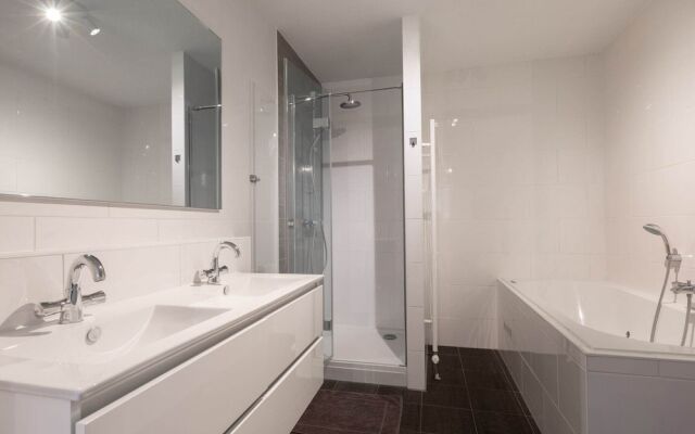 Spacious Apartment in Den Haag near Sea Beach