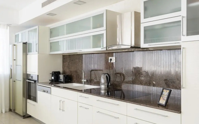 Penthouse with Panoramic View by FeelHome