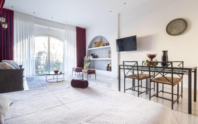 Cosy Studio in Mamilla, free parking up to 5 ppl