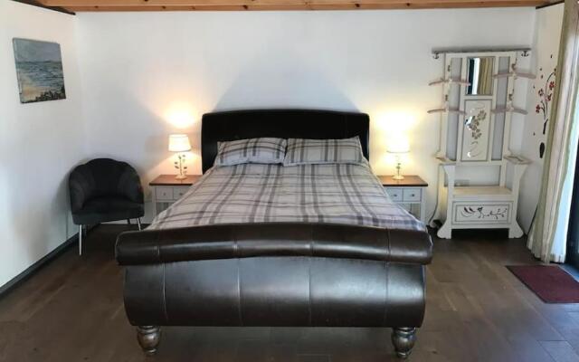 The Bolt Hole - Looe.