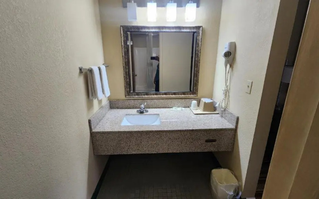 Super 8 Centerville-Richmond