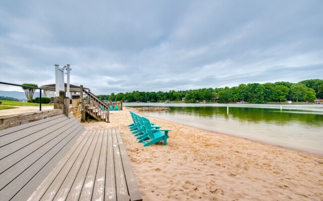 Resort Condo on Smith Mountain Lake w/ Balcony!