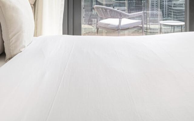 HomesGetaway - 1BR in ACT One Downtown