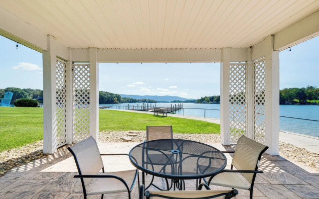 Smith Mountain Lake Condo w/ Pool Access