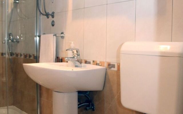 Old Theatre Rooms and Apartments