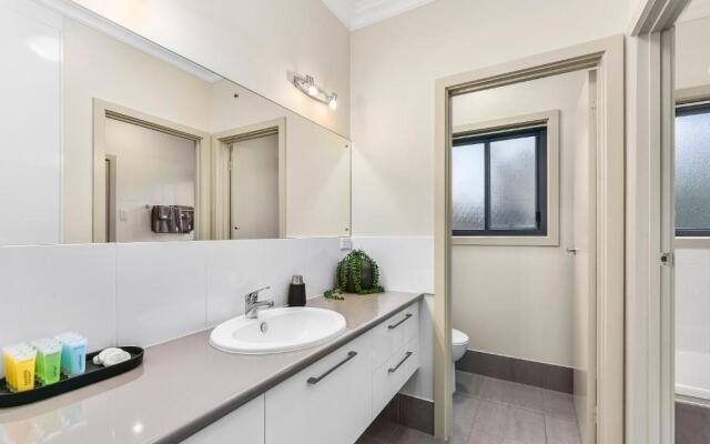 Accommodation on Lansell 2