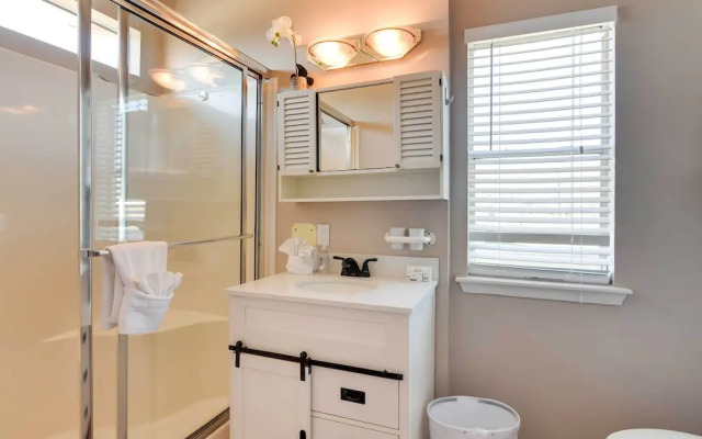 Pet-friendly Galveston Home w/ Wraparound Deck