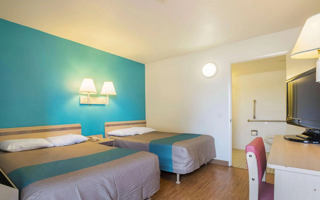 Motel 6 Rochester, MN