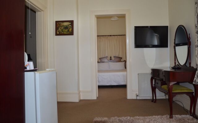 Leura House
