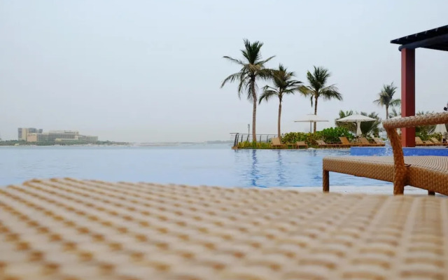 Palm Jumeirah Luxury w Private Beach Atlantis View