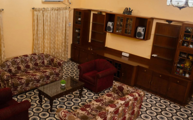 3 bedroom holiday home with free parking & Wi-Fi