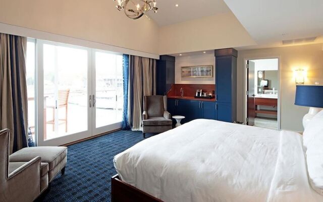 The Boathouse Waterfront Hotel & Marina
