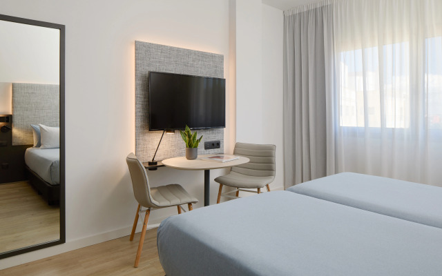 Отель INNSiDE by Melia Barcelona Apolo